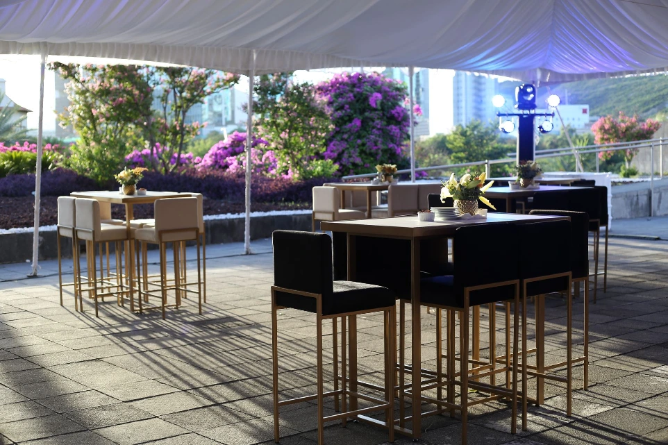 mobiliario para coctel negro